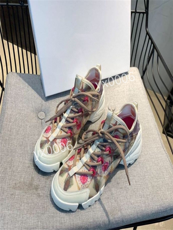 2022 Men women crystal sole Triple S luxury designer 35--42 shoes high quality Clear Sole Neon Green yellow black white mens sport casual sneak rx200609, Choose the color
2022 Men women crystal sole Triple S luxury designer 35--42 shoes high quality Clear Sole Neon Green yellow black white mens sport casual sneak rx200609, Choose the color