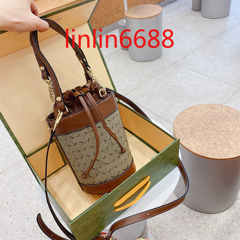 TOP quality This year's popular bag women's new fashion fashion foreign style portable bucket bags texture ins Single Shoulder Messenger handbags tote wallets, Size:14×14×19cm
TOP quality This year's popular bag women's new fashion fashion foreign style portable bucket bags texture ins Single Shoulder Messenger handbags tote wallets, Size:14×14×19cm
