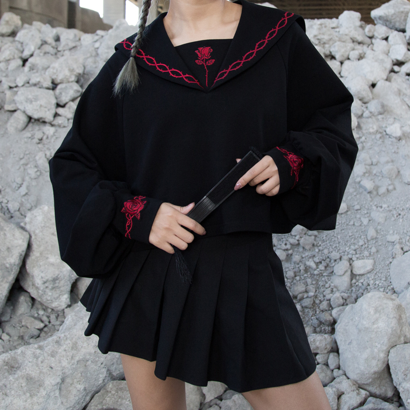 Harajuku Pullover Women Loose Black Sweatshirts Japanese Preppy Style Rose Thorns Embroidery Short Sweatshirt for Gothic Girl 201102