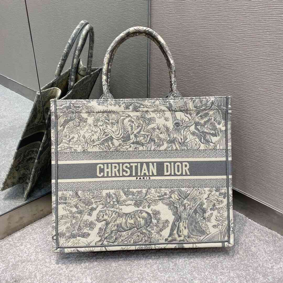 christian Designer dio Handbags Original dio 2021 Single Tiger Jungle Embroidery Retro Color Matching Women's Handbag Tote Bag bb dhjg, Red
christian Designer dio Handbags Original dio 2021 Single Tiger Jungle Embroidery Retro Color Matching Women's Handbag Tote Bag bb dhjg, Red