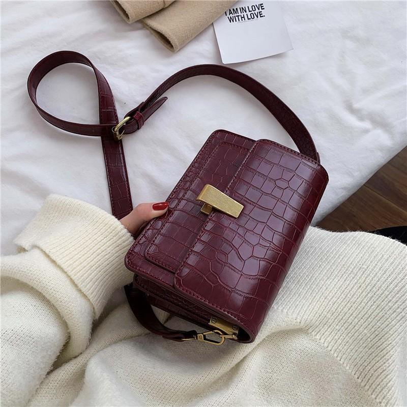 Women's bag 2021 new fashion all-match lock crossbody small square bag crocodile pattern retro single shoulder, Black
Women's bag 2021 new fashion all-match lock crossbody small square bag crocodile pattern retro single shoulder, Black