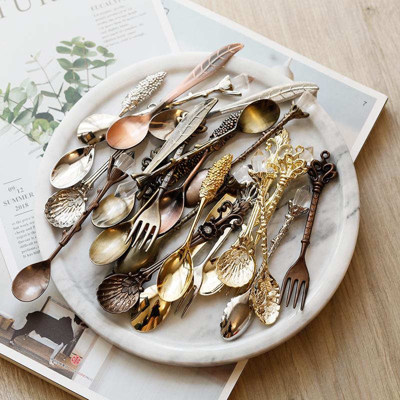 Spoons CH- 6 Pieces Spoon Sets Retro Dessert Table Decoration Small Royal Style Metal Coffee Kitchen Tool Teaspoon
Spoons CH- 6 Pieces Spoon Sets Retro Dessert Table Decoration Small Royal Style Metal Coffee Kitchen Tool Teaspoon