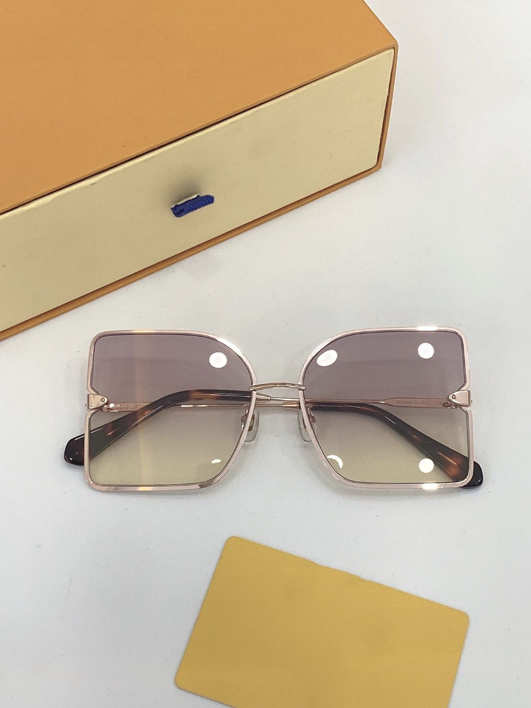 Rouis Z1307 Top Original high quality Designer Sunglasses for men famous fashionable Classic retro luxury brand eyeglass Fashion design women catwalk glasses
Rouis Z1307 Top Original high quality Designer Sunglasses for men famous fashionable Classic retro luxury brand eyeglass Fashion design women catwalk glasses