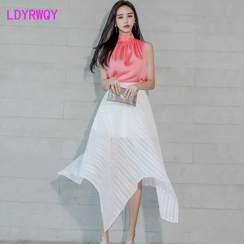 two-piece suit summer Korean style slim temperament top fashion perspective big swing skirt femaleuit 210603
two-piece suit summer Korean style slim temperament top fashion perspective big swing skirt femaleuit 210603