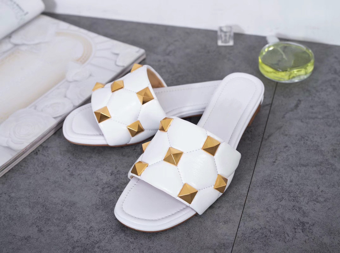 Luxury designer designs high quality slippers for casual flat sandals with classic style slippers with letter 2rffr, Price difference
Luxury designer designs high quality slippers for casual flat sandals with classic style slippers with letter 2rffr, Price difference