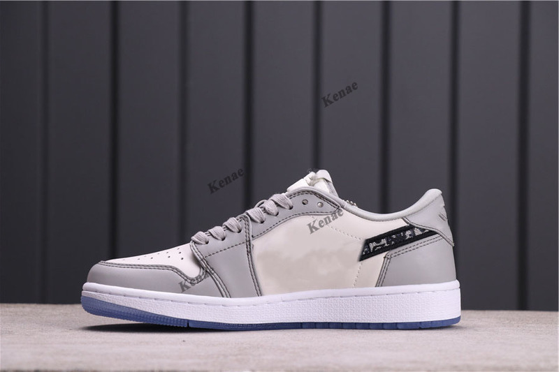Shoes Limited Edition Jumpman 1 Low Cut Luxury Joint Name Women Men Luxurys Designers Sneaker Ship, Bubble wrap packaging
Shoes Limited Edition Jumpman 1 Low Cut Luxury Joint Name Women Men Luxurys Designers Sneaker Ship, Bubble wrap packaging