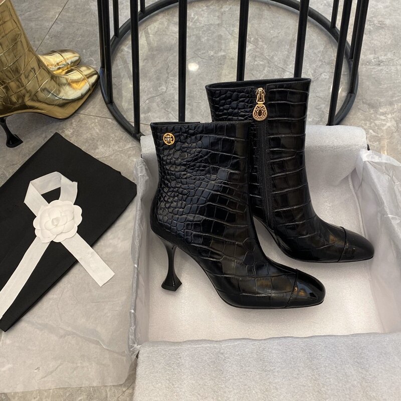 Women Luxury Motorcycle Boots Genuine Leather Solid Black Gold Zipper Stiletto High Heels Autumn Snake Skin Round Toe Sexy Boots
Women Luxury Motorcycle Boots Genuine Leather Solid Black Gold Zipper Stiletto High Heels Autumn Snake Skin Round Toe Sexy Boots