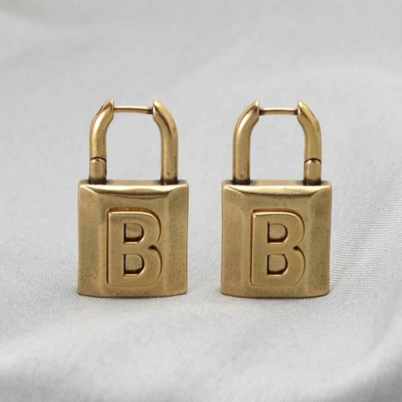 Stud Retro Letter B Lock Earrings, High-quality Brass Material To Create Personality Exaggerated High-end Metal
Stud Retro Letter B Lock Earrings, High-quality Brass Material To Create Personality Exaggerated High-end Metal