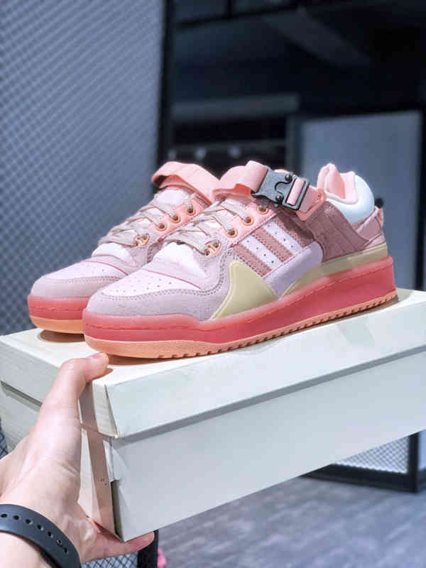 2021 classic men's and women's Running Shoes Bad Pink Bunny forum low brown Triple Black fashion style couple outdoor casual sneakers high{category}, 01
2021 classic men's and women's Running Shoes Bad Pink Bunny forum low brown Triple Black fashion style couple outdoor casual sneakers high{category}, 01