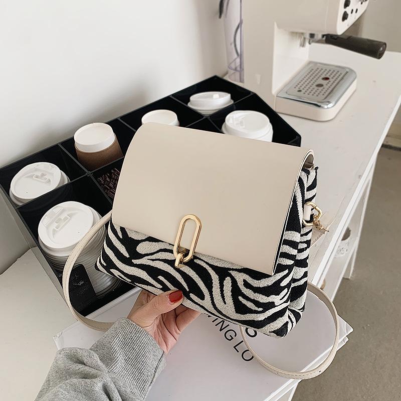 Designer Zebra Print Ladie Shoulder Bag Simple Versatile Bag Fashion Large Capacity Shoulder Handbag Women Leather Crossbody, Black
Designer Zebra Print Ladie Shoulder Bag Simple Versatile Bag Fashion Large Capacity Shoulder Handbag Women Leather Crossbody, Black