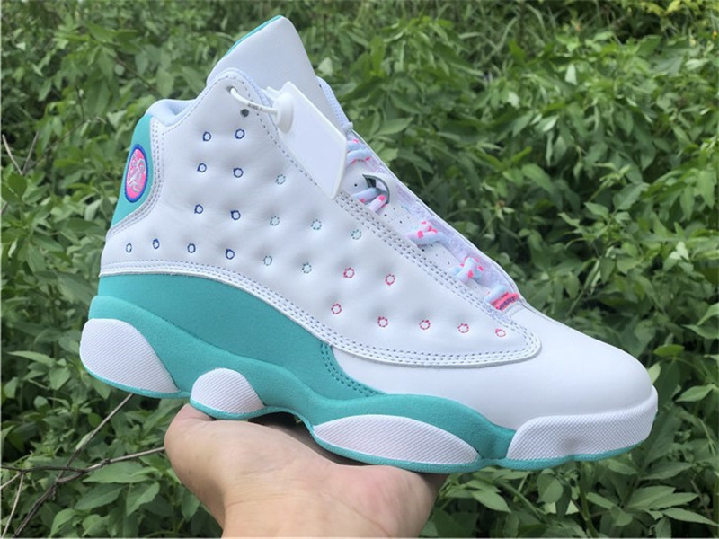 Shoes 13 XIII Aurora Green Basketball Womens Jumpman 13s Sports Sneakers, Bubble wrap packaging
Shoes 13 XIII Aurora Green Basketball Womens Jumpman 13s Sports Sneakers, Bubble wrap packaging