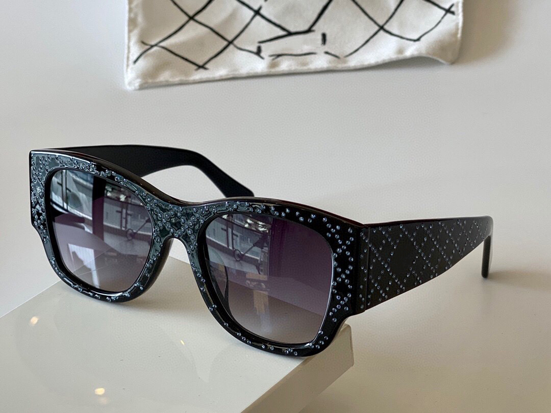 CH 5421B Top Original high quality Designer Sunglasses for mens famous fashionable retro luxury brand eyeglass Fashion design women glasses with box
CH 5421B Top Original high quality Designer Sunglasses for mens famous fashionable retro luxury brand eyeglass Fashion design women glasses with box