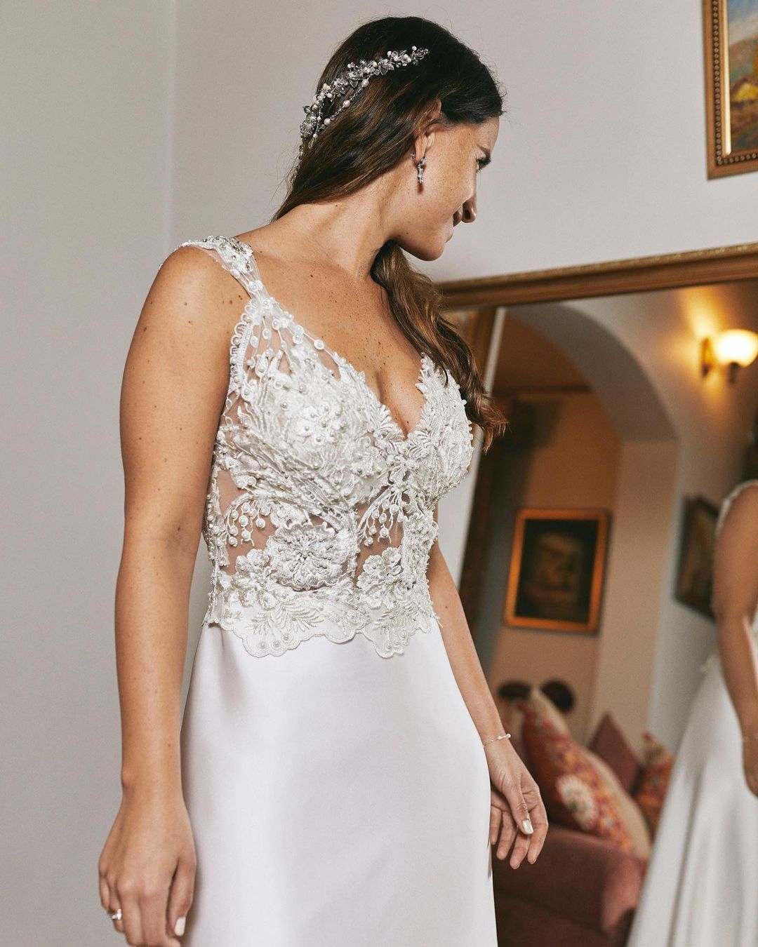 New Summer Bohemian A Line Wedding Dresses V Neck Pearls Beading Lace Appliques Country Bridal Gowns Sexy Backless Wedding Robe