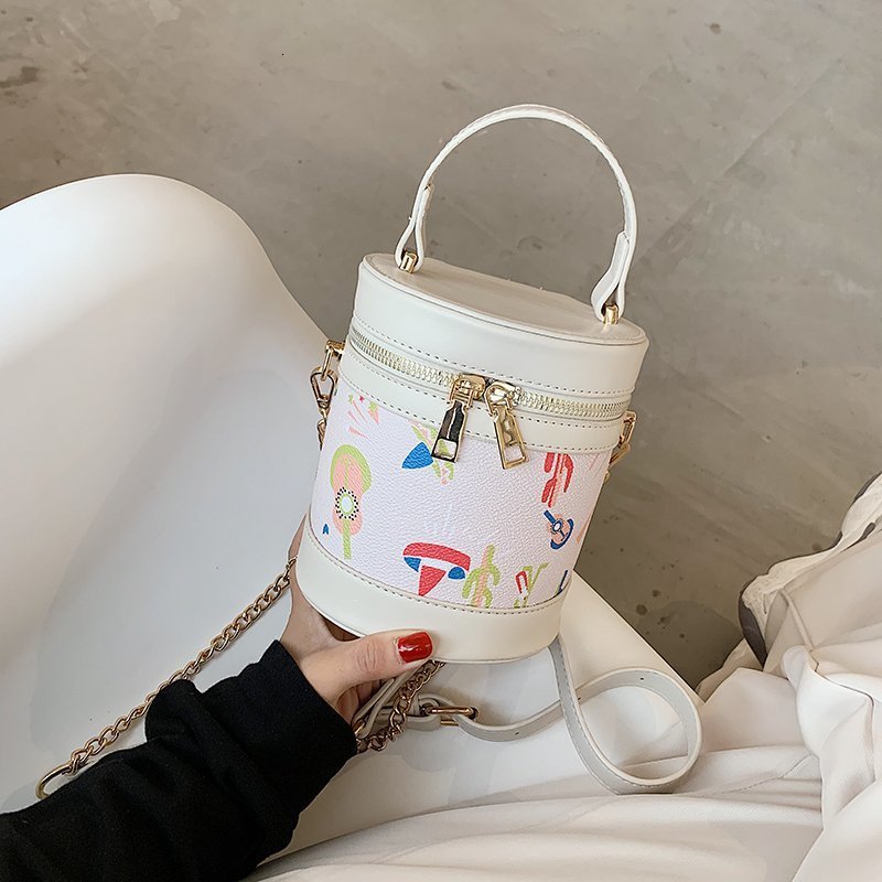 Autumn new printing cylinder handbag bucket single shoulder slant span simple fashion versatile bag for women
Autumn new printing cylinder handbag bucket single shoulder slant span simple fashion versatile bag for women