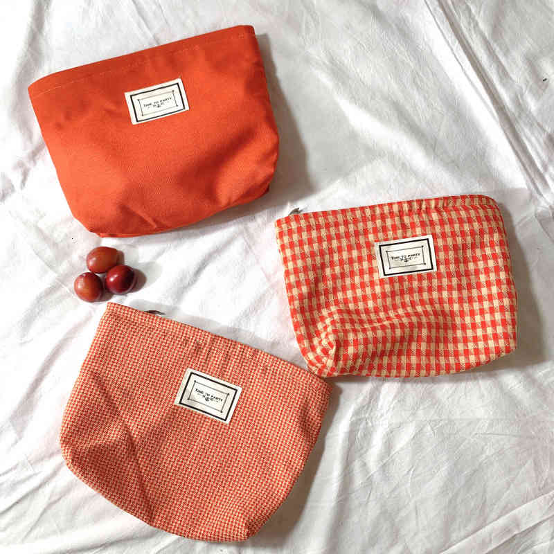 Fashionable Small Cosmetic Hand Plaid Cloth Women's Bag Four Seasons Mobile Phone Sundri Care Products Storage, Color 1
Fashionable Small Cosmetic Hand Plaid Cloth Women's Bag Four Seasons Mobile Phone Sundri Care Products Storage, Color 1