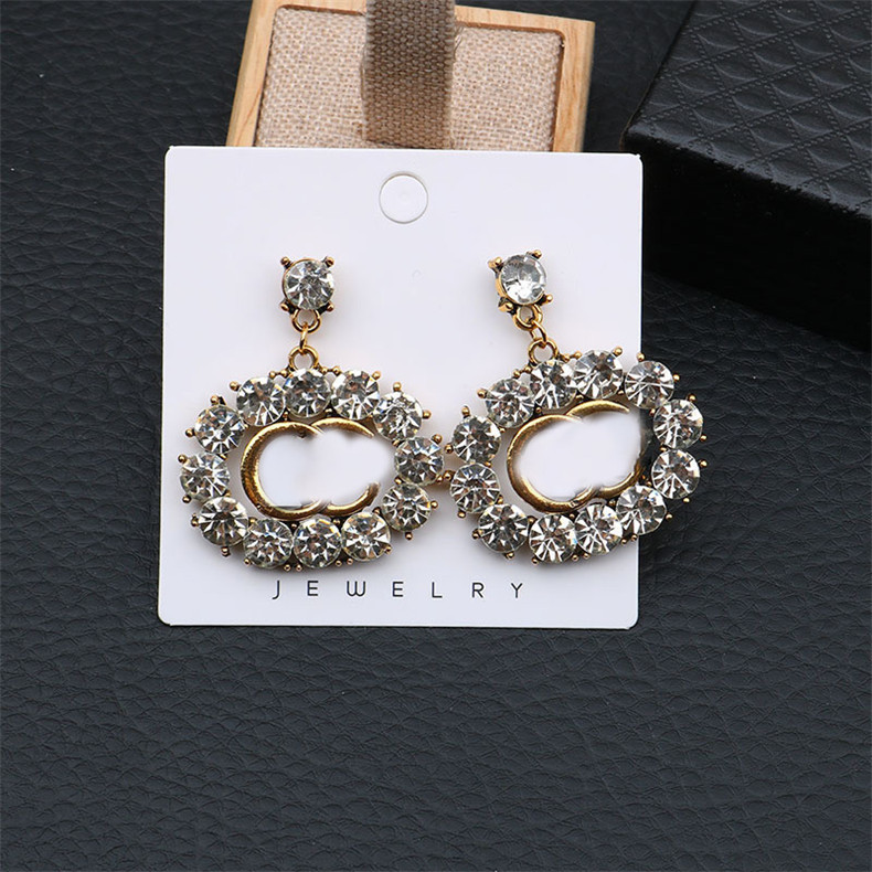 Letter Personality Earrings Wild Glass Color Diamond Earrings Diamond Earrings Circle Shiny Charm Full Rhinestone Studs
Letter Personality Earrings Wild Glass Color Diamond Earrings Diamond Earrings Circle Shiny Charm Full Rhinestone Studs