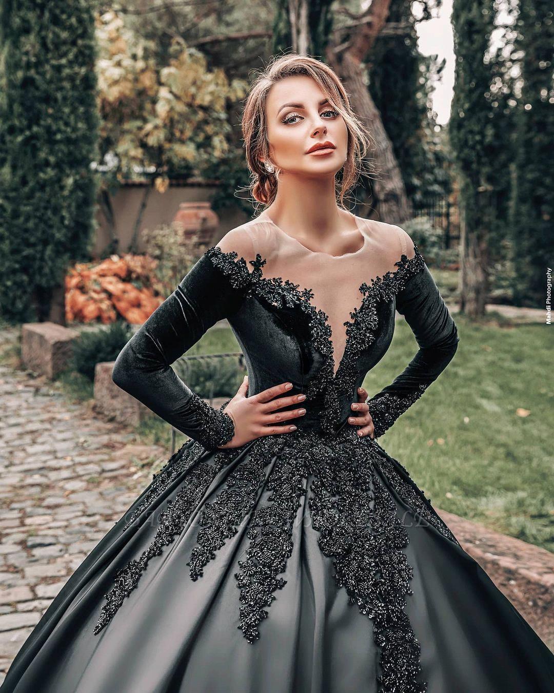 Vintage Black Gothic Forest Country Wedding Dresses Ball Gown Sheer Neck Long Sleeve Appliqued Swee Train Bridal Gowns Plus Size Maternity Corset Back