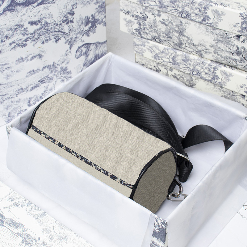 Fashion ROLLER Messenger Bags Oblique Canvas Print Words Designers Bags Mens Crossbody Bag Black Shoulder Bags with Box
Fashion ROLLER Messenger Bags Oblique Canvas Print Words Designers Bags Mens Crossbody Bag Black Shoulder Bags with Box