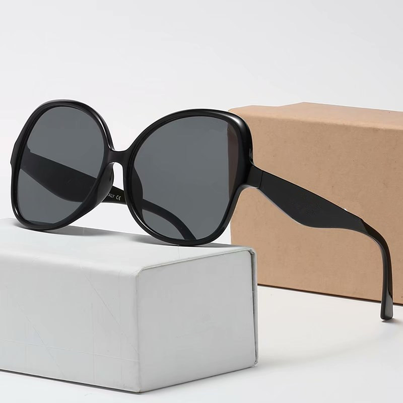 2021 Fashion Couple Luxurys Designers Sunglasses For Women Mens Designer Sun Glasses Outdoor Drive Holiday Summer Polarized Woman Sunglass Box, White;black
2021 Fashion Couple Luxurys Designers Sunglasses For Women Mens Designer Sun Glasses Outdoor Drive Holiday Summer Polarized Woman Sunglass Box, White;black