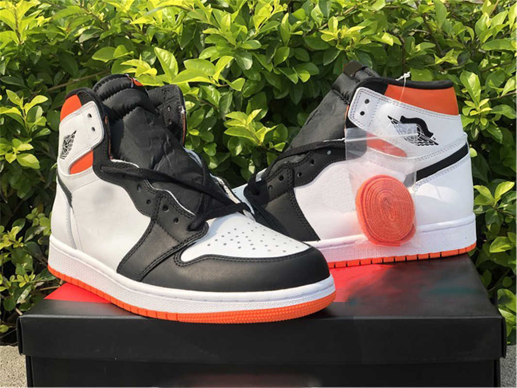 2021 Authentic 1 Electro Orange 1s Men Outdoor Shoes White Orange Sports Sneakers 555088-180 With Original Box
2021 Authentic 1 Electro Orange 1s Men Outdoor Shoes White Orange Sports Sneakers 555088-180 With Original Box