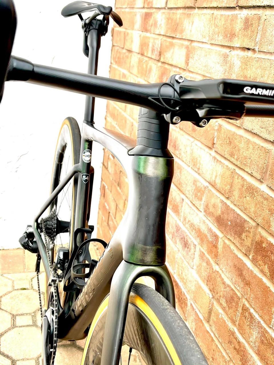 Road bikes carbon frame sl7 new mould Threaded BB 12x142mm thru-axle flat-mount disc 700C wheelsset Everything is Aero handlebar, Custom colors
Road bikes carbon frame sl7 new mould Threaded BB 12x142mm thru-axle flat-mount disc 700C wheelsset Everything is Aero handlebar, Custom colors