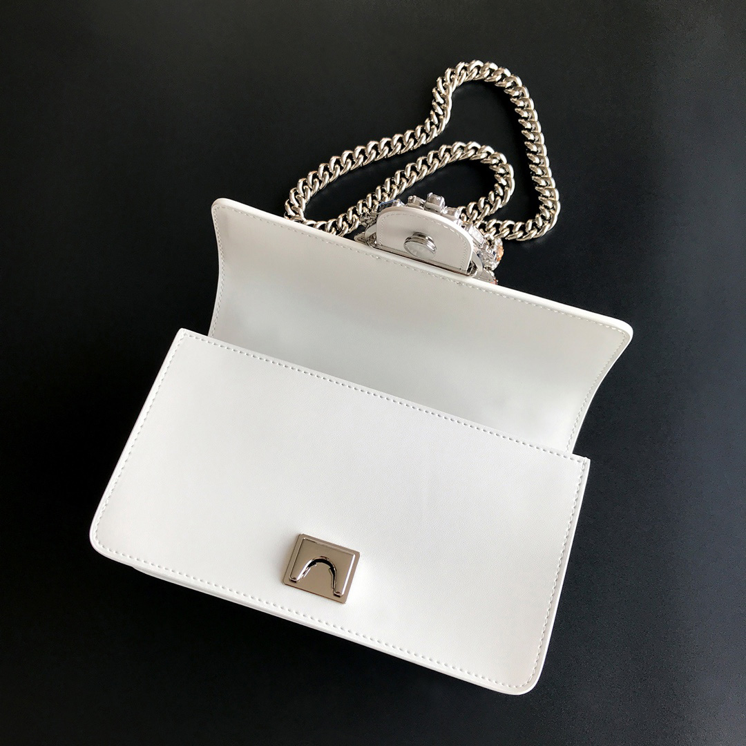 Women's bag chain bag cross-body bag single shoulder PINKOE leather new swallow luxury brand high quality, Light green
Women's bag chain bag cross-body bag single shoulder PINKOE leather new swallow luxury brand high quality, Light green
