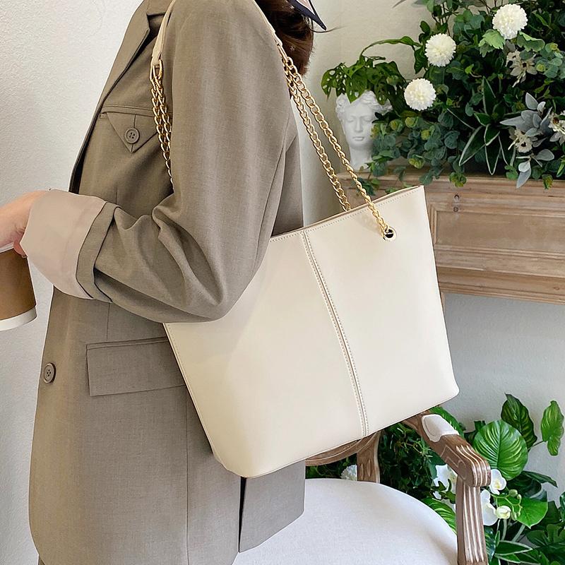 Evening Bags Design High-end Large-capacity Bag Female 2021 Fashion Chain Portable Tote Shoulder Bucket Width: 39cm
Evening Bags Design High-end Large-capacity Bag Female 2021 Fashion Chain Portable Tote Shoulder Bucket Width: 39cm