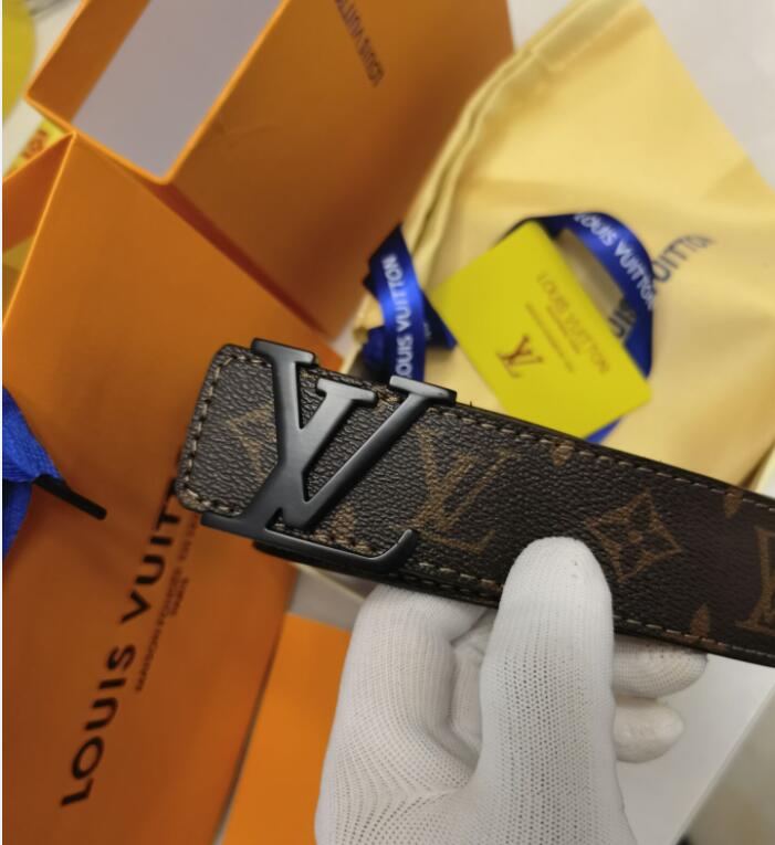 2021 LVLOUISVITTON VUTTON 2021 15 color Fashion Big buckle genuine leather belt belts men women high quality new mens belts With, Black
2021 LVLOUISVITTON VUTTON 2021 15 color Fashion Big buckle genuine leather belt belts men women high quality new mens belts With, Black
