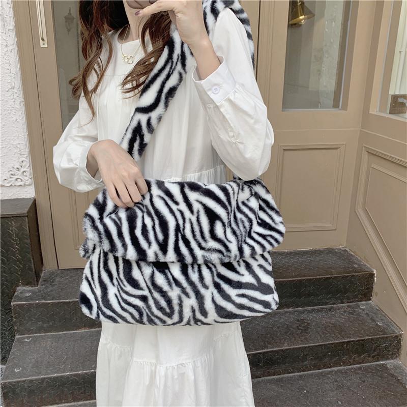 Faux Fur women Shoulder bags Soft Crossbody Bags for Women's 2021 Winter zebra female Luxury Warm ladies Handbags High capacity, Black
Faux Fur women Shoulder bags Soft Crossbody Bags for Women's 2021 Winter zebra female Luxury Warm ladies Handbags High capacity, Black