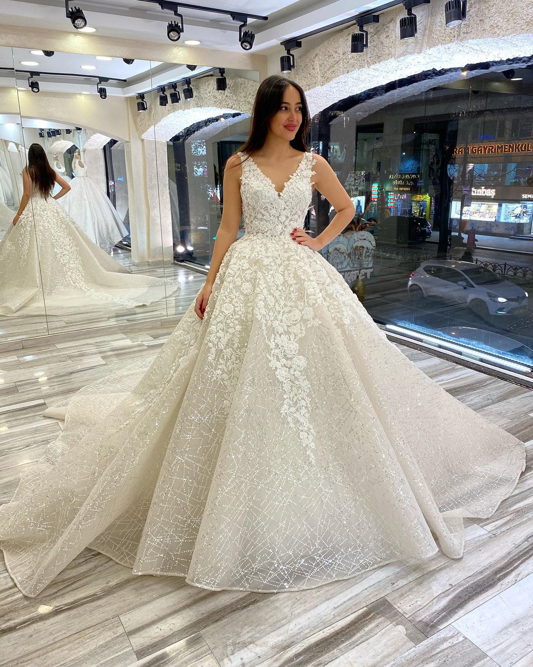 2021 Plus Size Arabic Aso Ebi Sparkly Lace Beaded Wedding Dresses Deep V-neck Bridal Dresses Vintage Sexy Wedding Gowns ZJ362