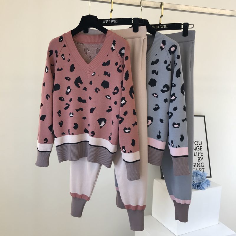 2021 New Fall/Winter European and American Fan Yangqi Print Knit + Small Foot Elastic Pants Set IZVL, Pink
2021 New Fall/Winter European and American Fan Yangqi Print Knit + Small Foot Elastic Pants Set IZVL, Pink