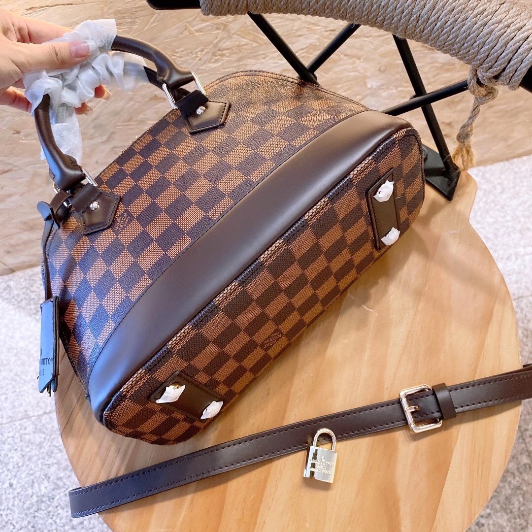 LB12 2021 LV LOUIS VUTTON limited edition checker board Alma BB canvas Toronto handle handbag single shoulder shell bag
LB12 2021 LV LOUIS VUTTON limited edition checker board Alma BB canvas Toronto handle handbag single shoulder shell bag
