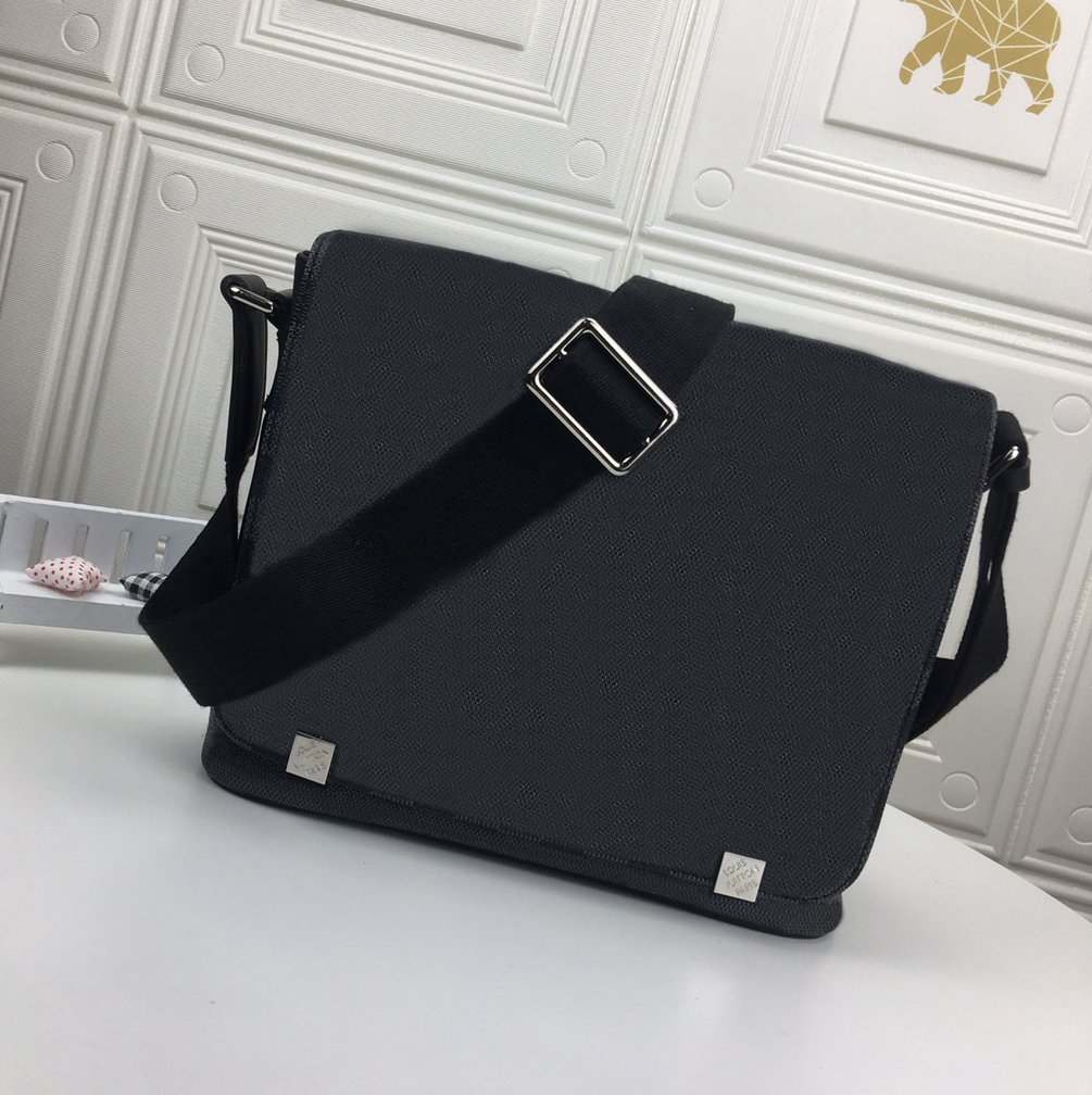 Men's Handbags Shoulder Bags brand Messenger Bag 2021 Fashion Luxurys Designers Bags leather wallet Cross body waist pack Full of sporty air size 25-22-7cm, Paper box
Men's Handbags Shoulder Bags brand Messenger Bag 2021 Fashion Luxurys Designers Bags leather wallet Cross body waist pack Full of sporty air size 25-22-7cm, Paper box
