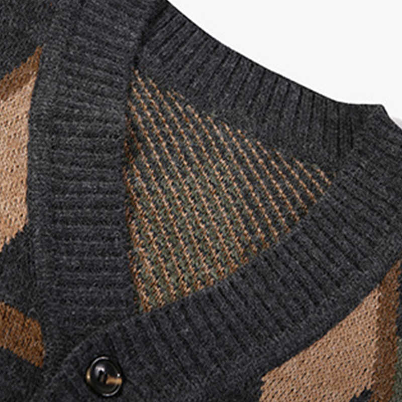 Harajuku Cardigan Men Sweater Winter Japanese Vintage V-Neck Knitted Coat Streetwear Hip Hop Couples Sweaters Outerwear 210929