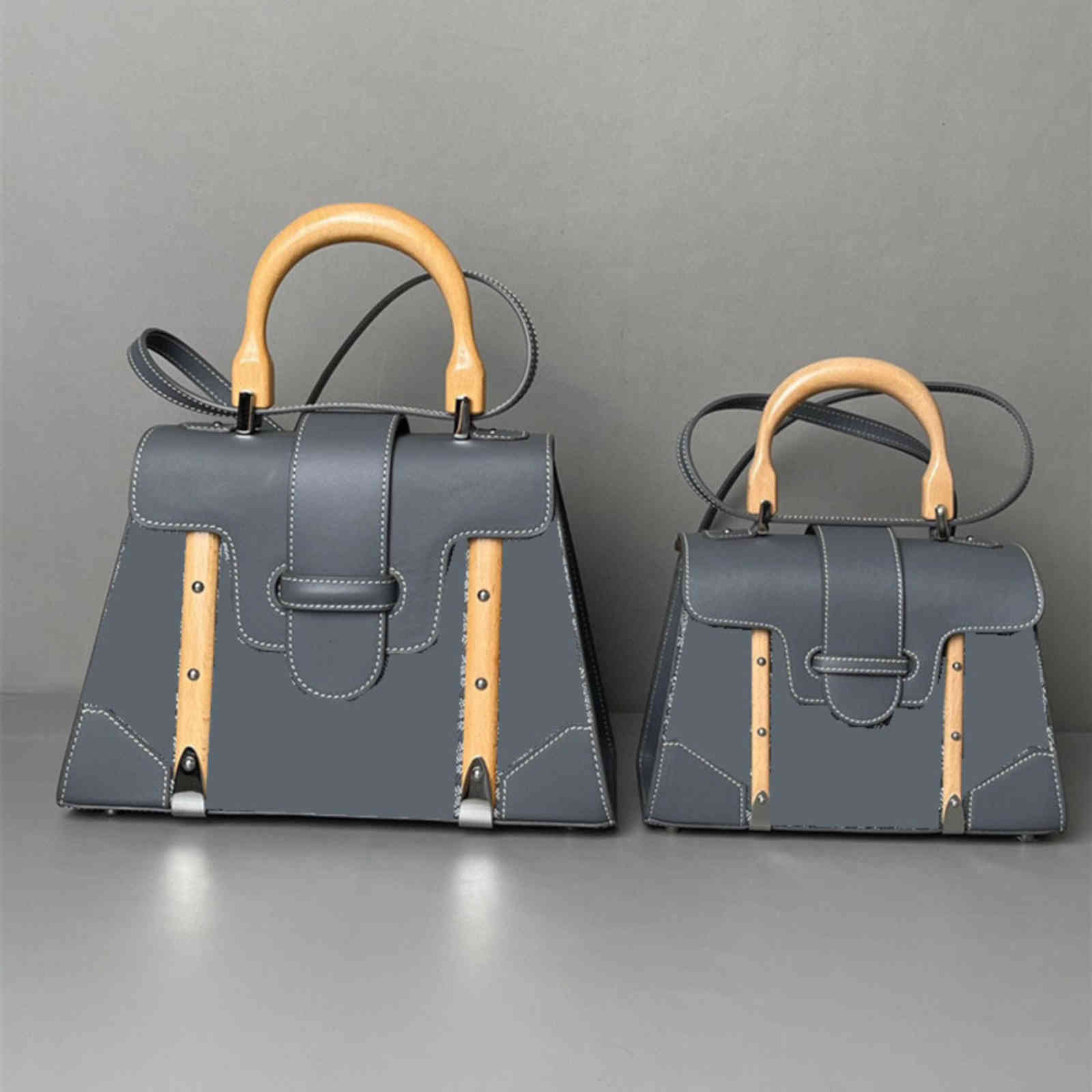 bags new goya. Saigon bag sign wooden handle handbag Single Shoulder Messenger women's Box Vip GY LOGO, Red
bags new goya. Saigon bag sign wooden handle handbag Single Shoulder Messenger women's Box Vip GY LOGO, Red