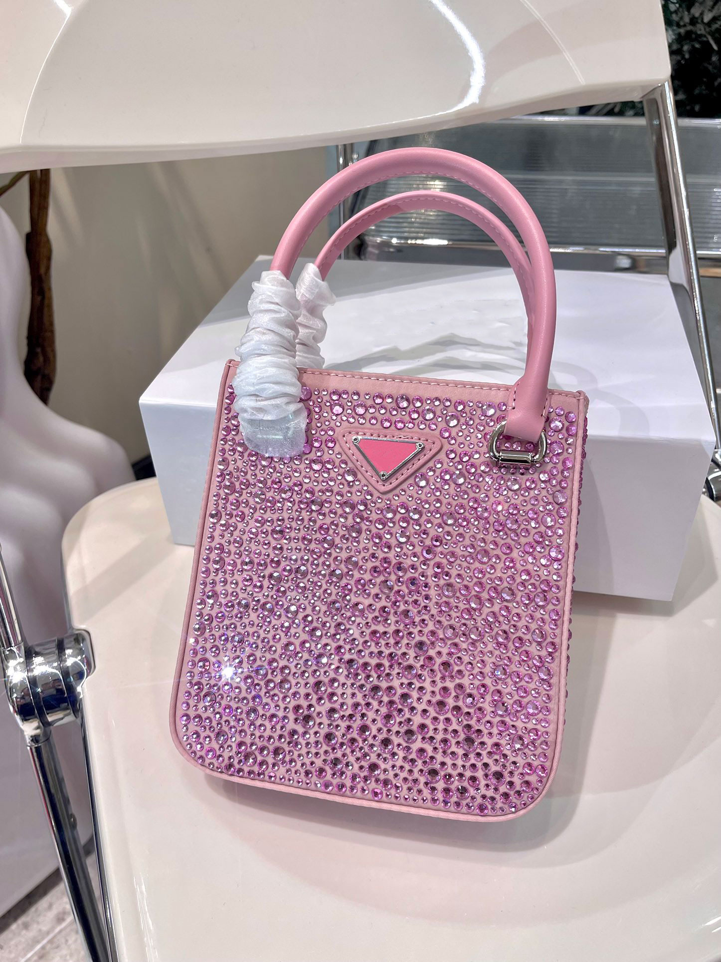 Luxury Designer Brand Senior crystal diamond Bags Fashion Shoulder Crossbody bag lady Handbags High Quality chains phone bag wallet Women totes, I need other styles and colors
Luxury Designer Brand Senior crystal diamond Bags Fashion Shoulder Crossbody bag lady Handbags High Quality chains phone bag wallet Women totes, I need other styles and colors