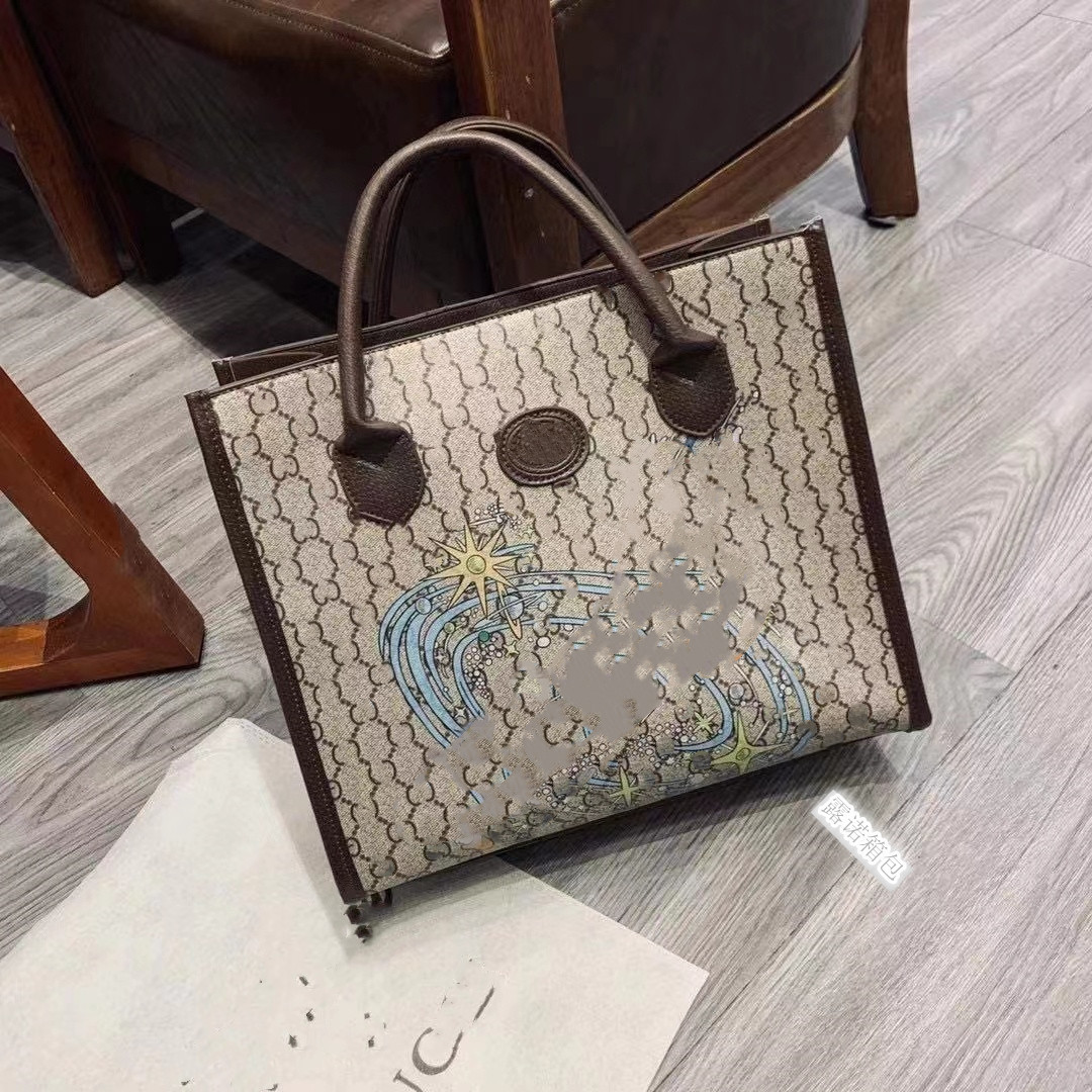 Large Capacity Shopping Bag Tote Bags Handbag Crossbody Purse Shoulder Fashion Letter Plaid Tartan Removable Shoulder Strap High Quality, Khaki
Large Capacity Shopping Bag Tote Bags Handbag Crossbody Purse Shoulder Fashion Letter Plaid Tartan Removable Shoulder Strap High Quality, Khaki