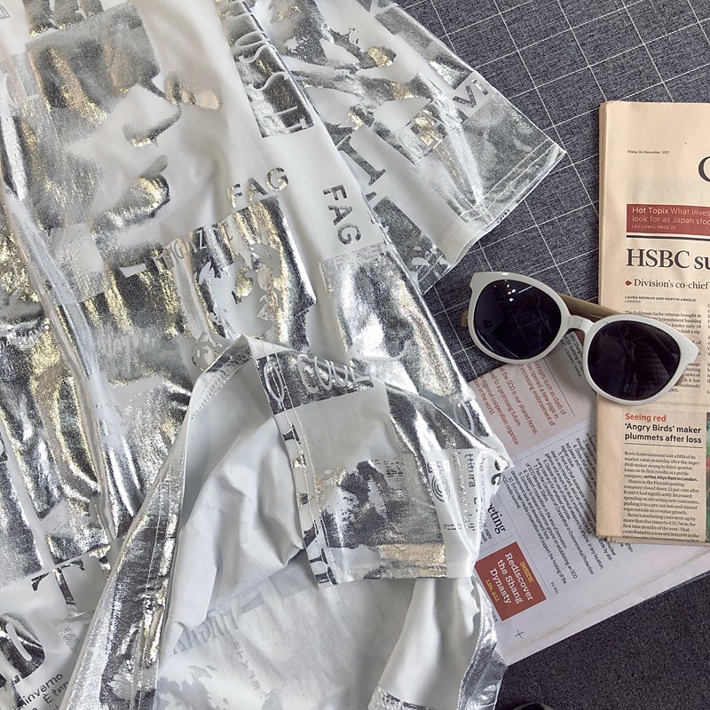 T-shirt Women Shiny Letters Silver Print Short Sleeve O-neck Fashion Oversized Casual Summer Femme T shirt Women Tops CC302 210306