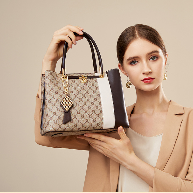 Womens Bag 2021 Autumn and Winter New Fashion Fashion Handbag Ins Super Hot Shoulder Bag Womens Easy Matching Tote Bag, Rhombus gray coffee
Womens Bag 2021 Autumn and Winter New Fashion Fashion Handbag Ins Super Hot Shoulder Bag Womens Easy Matching Tote Bag, Rhombus gray coffee