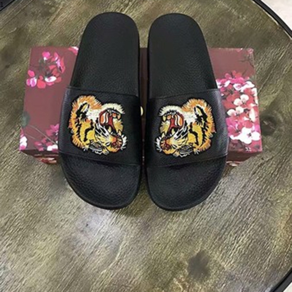 Top Quality 2021 New Designer Mens Floral brocade Slippers Fashion Womens Rubber Flats Wide Slides Female Flip Flops 36-45 kj001, 15
Top Quality 2021 New Designer Mens Floral brocade Slippers Fashion Womens Rubber Flats Wide Slides Female Flip Flops 36-45 kj001, 15