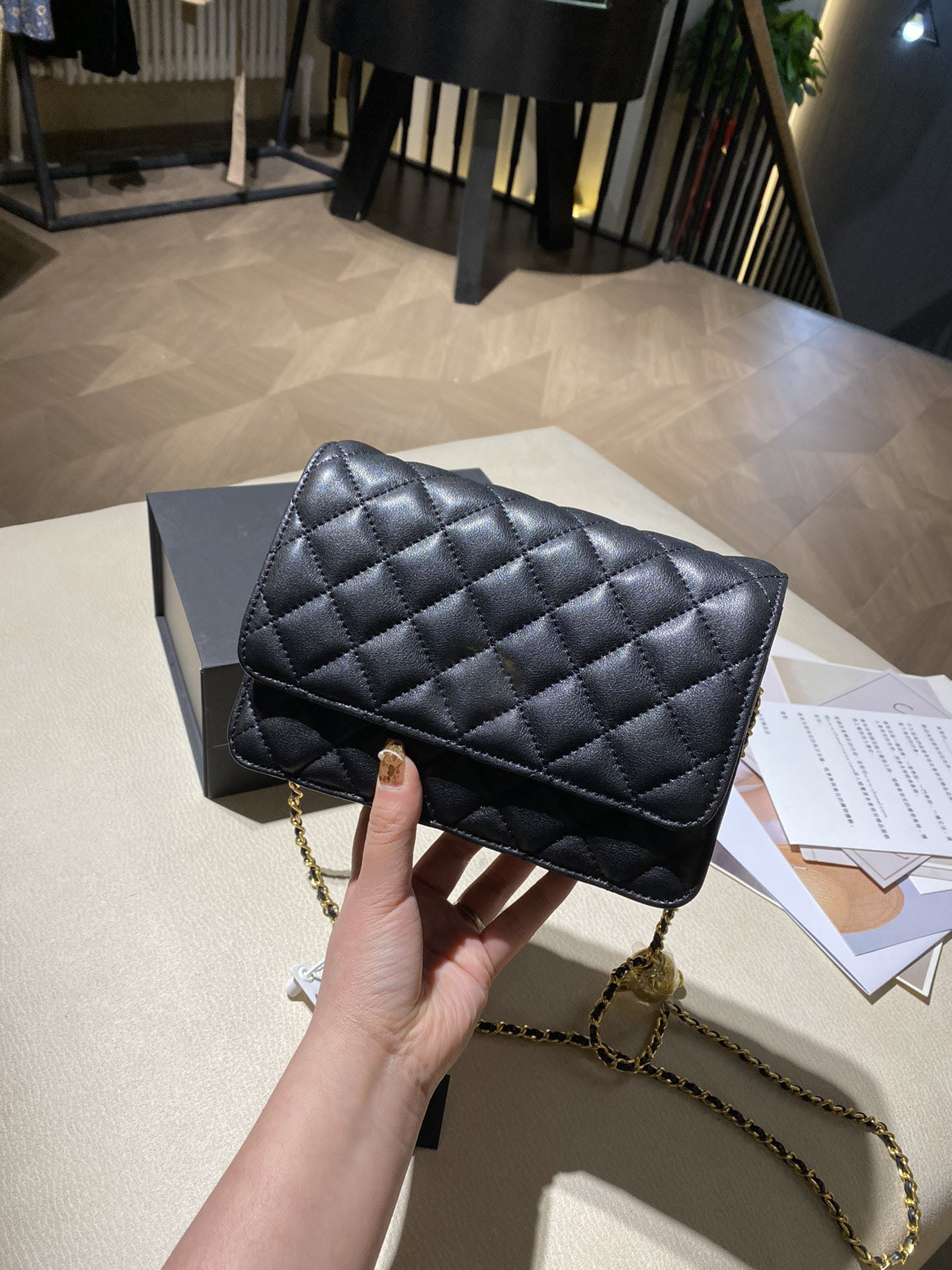 pieces of designer fashion bag coin purse old flower embossed classical chain shoulder bag lady purse belt bag free 20-5-13cm, Black
pieces of designer fashion bag coin purse old flower embossed classical chain shoulder bag lady purse belt bag free 20-5-13cm, Black