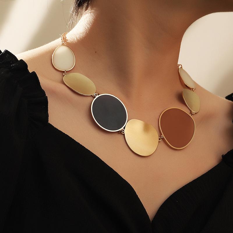Chokers Retro Irregular Big Round Necklaces For Women Boho Golden Chain Exaggerated Wafer Pendant Girl Bohemia Jewelry
Chokers Retro Irregular Big Round Necklaces For Women Boho Golden Chain Exaggerated Wafer Pendant Girl Bohemia Jewelry