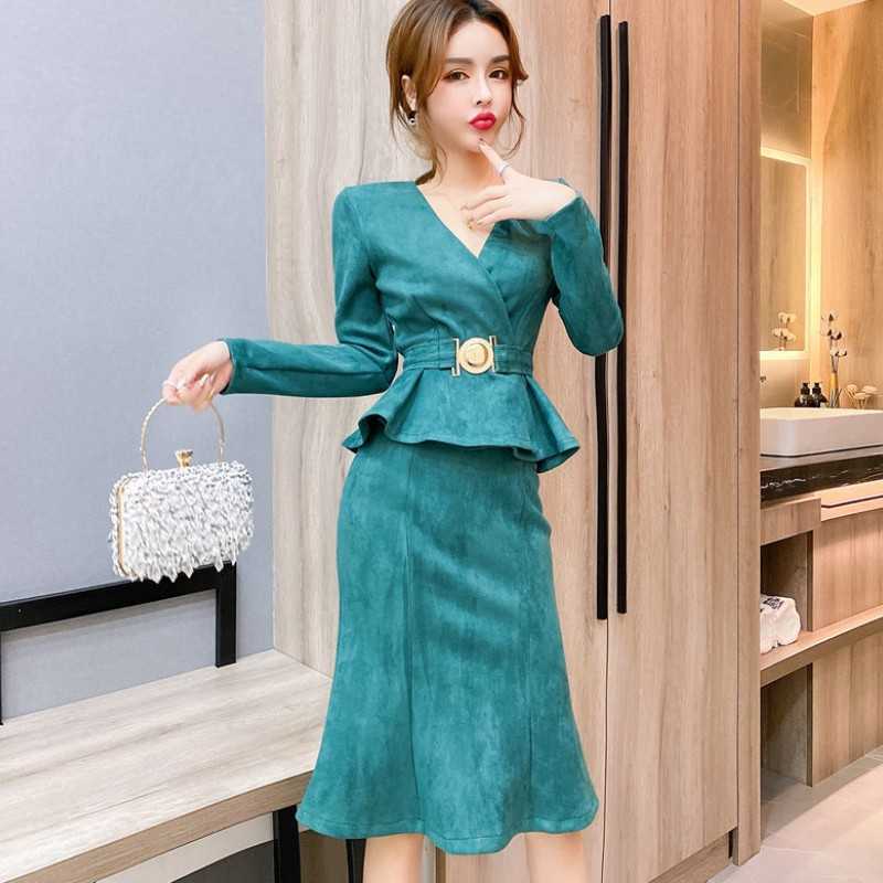 Elegant Office OL Style 2 Pieces Set Suede V-Neck Slim Blouse & High Waist Mermaid Skirt Autumn Ladies Women Suit 210526, Photo color
Elegant Office OL Style 2 Pieces Set Suede V-Neck Slim Blouse & High Waist Mermaid Skirt Autumn Ladies Women Suit 210526, Photo color