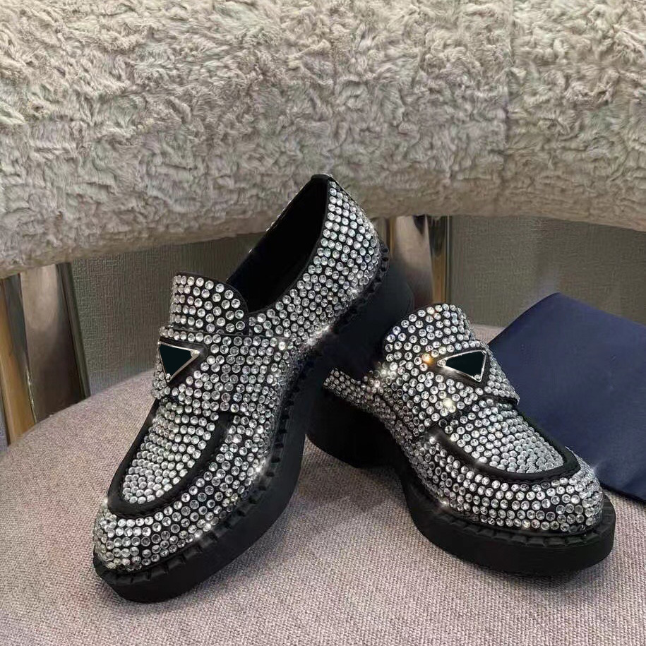 Womens Designers Loafers shoes 2022 New Diamond Loafer Luxurys Ladies Casual Shoes Bling Rhinestones Top Quality Black Fashion Leather Sandals
Womens Designers Loafers shoes 2022 New Diamond Loafer Luxurys Ladies Casual Shoes Bling Rhinestones Top Quality Black Fashion Leather Sandals