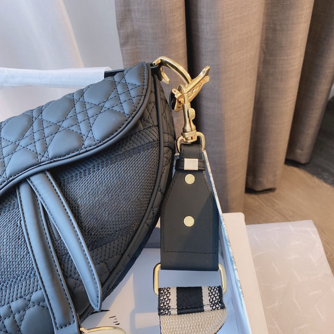 New shoulder bags 2021 Women handbag Crossbody bag brands designer handbags high quality flower printing bag purse 25*8*21cm 111511, Black
New shoulder bags 2021 Women handbag Crossbody bag brands designer handbags high quality flower printing bag purse 25*8*21cm 111511, Black