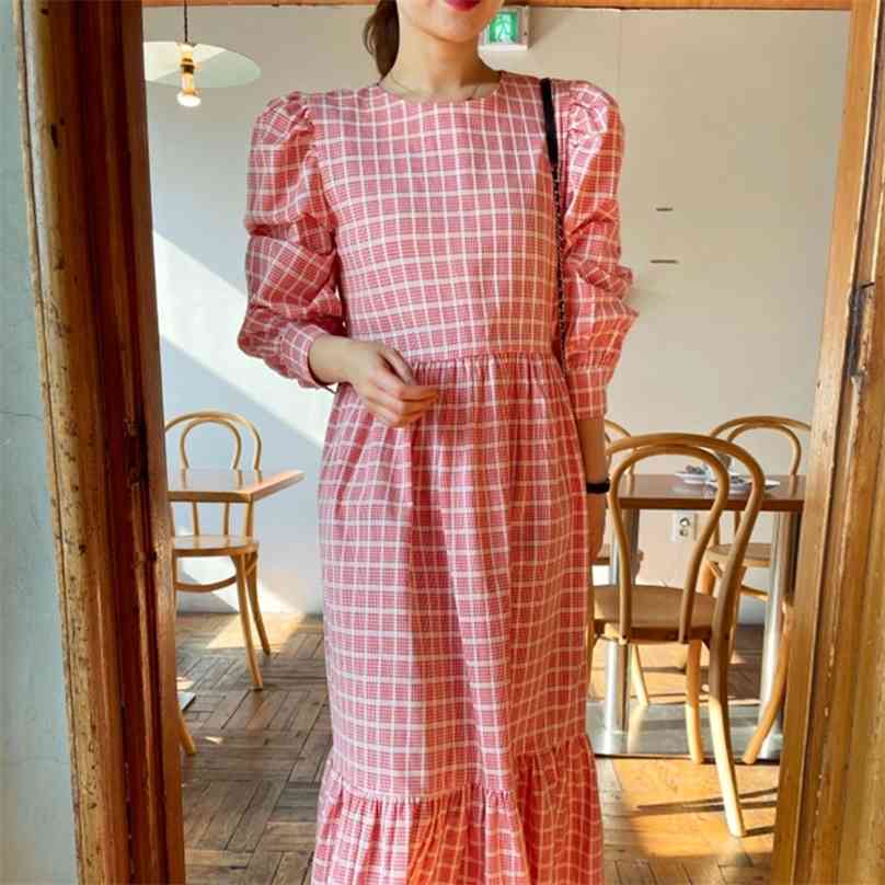Chic Pink Plaid Dress Woman High Waist Puff-sleeve Cloth Vintage Loose Bodycon Party Maxi Dresses Female Spring Clothing 210603
Chic Pink Plaid Dress Woman High Waist Puff-sleeve Cloth Vintage Loose Bodycon Party Maxi Dresses Female Spring Clothing 210603