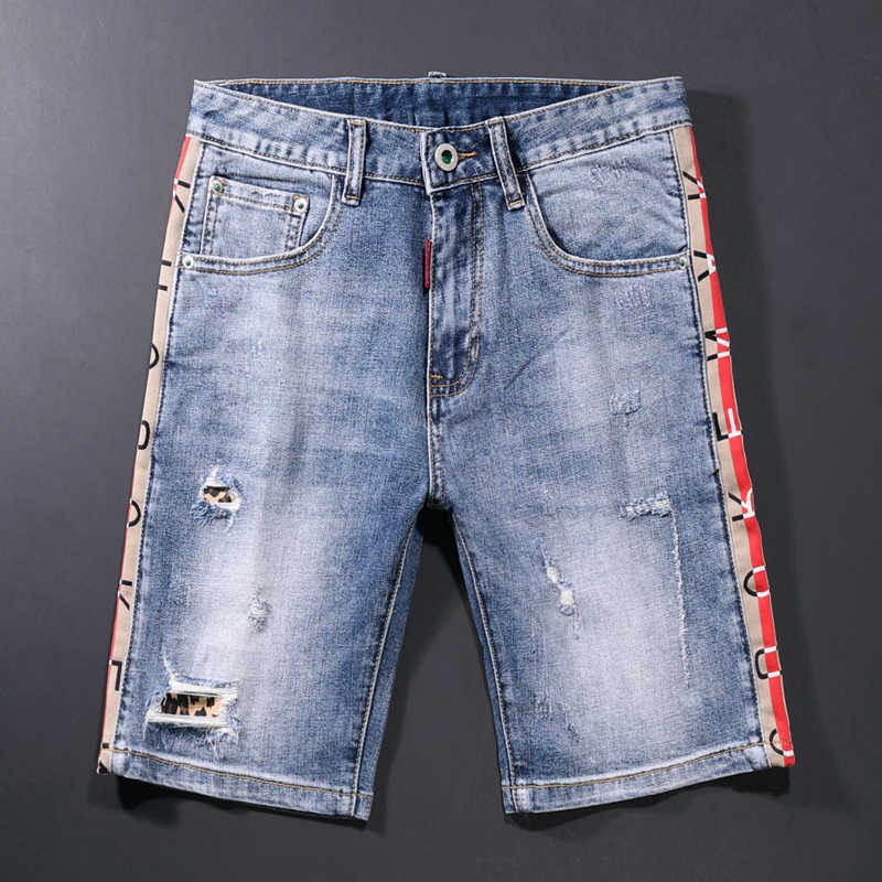 Summer Fashion Designer Men Jeans High Quality Retro Blue Stripe Spliced Ripped Denim Shorts Streetwear Hip Hop Short R7QI
Summer Fashion Designer Men Jeans High Quality Retro Blue Stripe Spliced Ripped Denim Shorts Streetwear Hip Hop Short R7QI