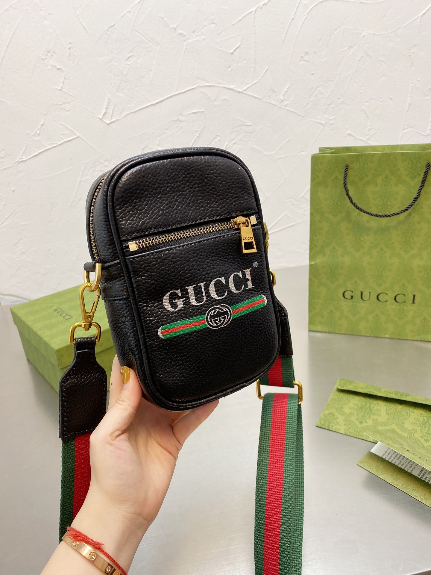 Guuci Luxury Designer top quality Shoulder Bag tote Genuine Leather Clutch nylon Graffiti Women's men Crossbody Bags handbags Wallet Handbag GG Purses caviar
Guuci Luxury Designer top quality Shoulder Bag tote Genuine Leather Clutch nylon Graffiti Women's men Crossbody Bags handbags Wallet Handbag GG Purses caviar