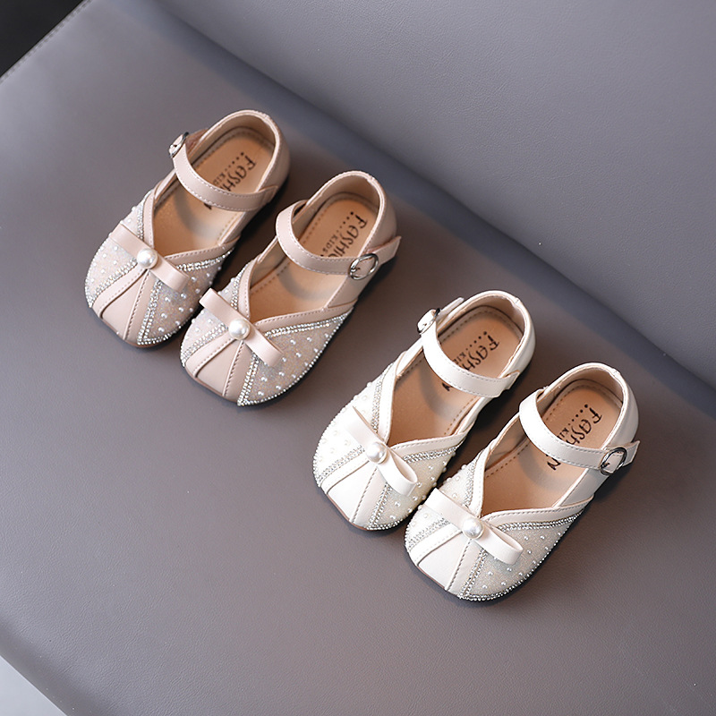Baby single shoes 2021 spring new children's shoes Korean version of the pearl water drill butterfly girl princess shoes square, Black;red
Baby single shoes 2021 spring new children's shoes Korean version of the pearl water drill butterfly girl princess shoes square, Black;red