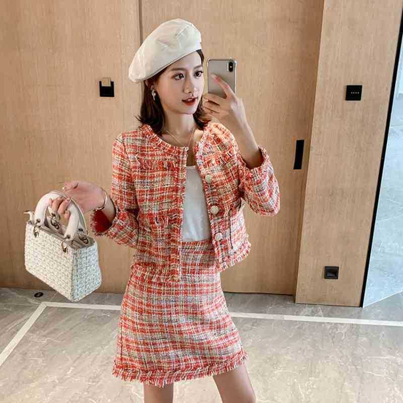 Autumn Winter High Quality Tweed 2 Piece Set Women Slim Fashion Fringed Trim Single Breasted Jacket Coat + Mini Skirt Suits 210525, Picture color
Autumn Winter High Quality Tweed 2 Piece Set Women Slim Fashion Fringed Trim Single Breasted Jacket Coat + Mini Skirt Suits 210525, Picture color